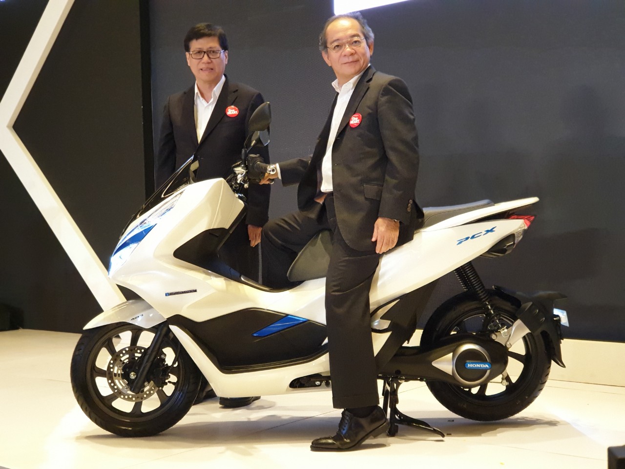  Motor  Listrik  Berwujud Honda PCX Resmi Diluncurkan Uzone